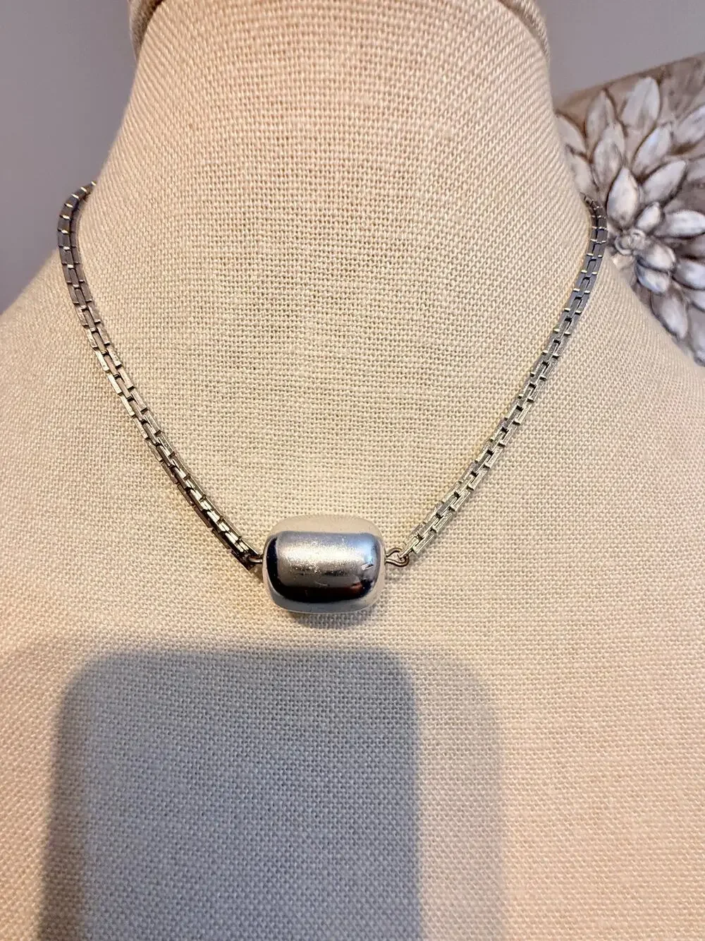 Vintage Silver Tone Barrel Necklace 14
